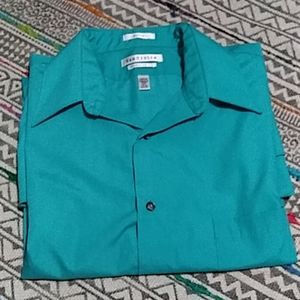 Van Heusen long sleeve button down shirt